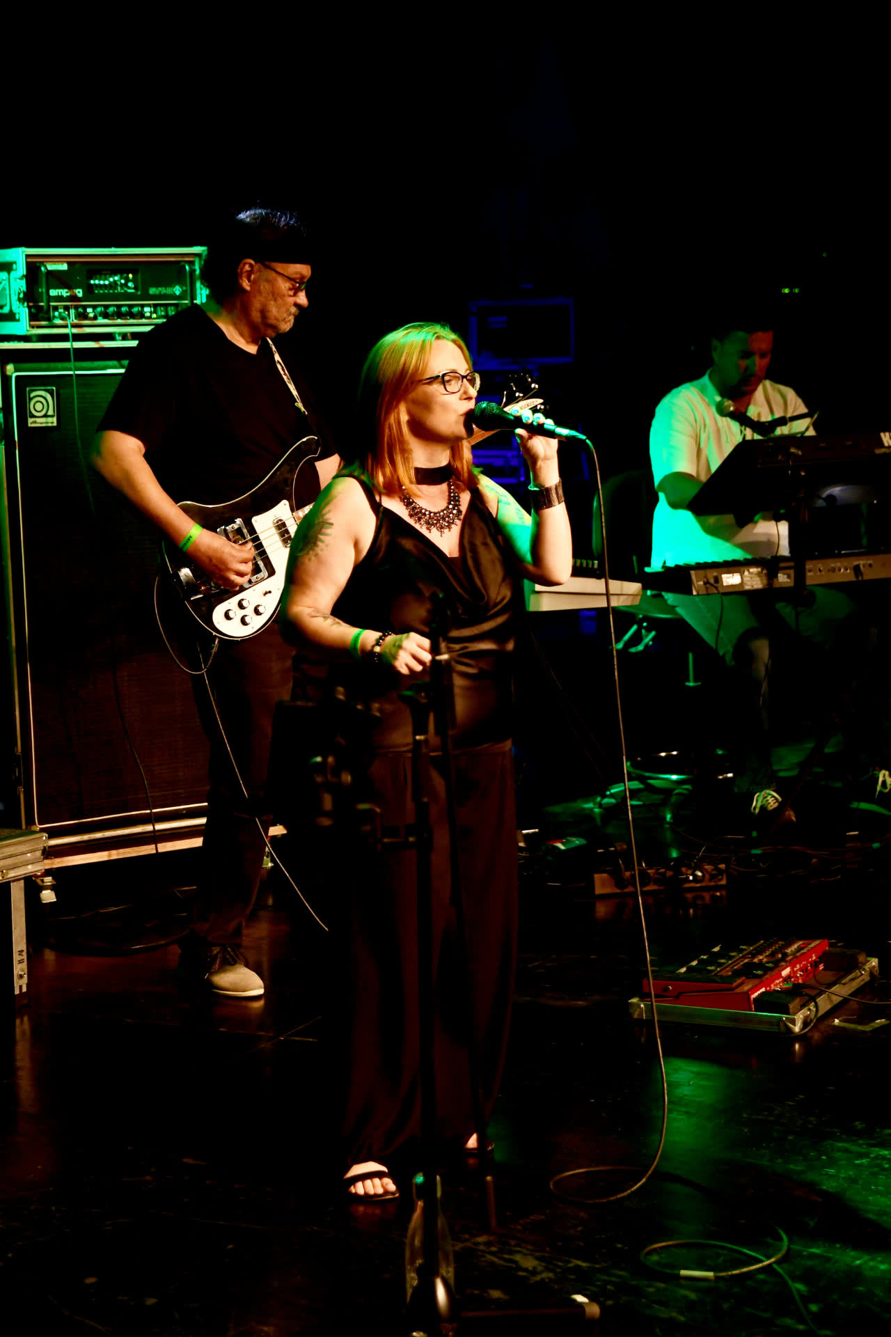 MAYA élő koncert: ének, basszus és billentyűk